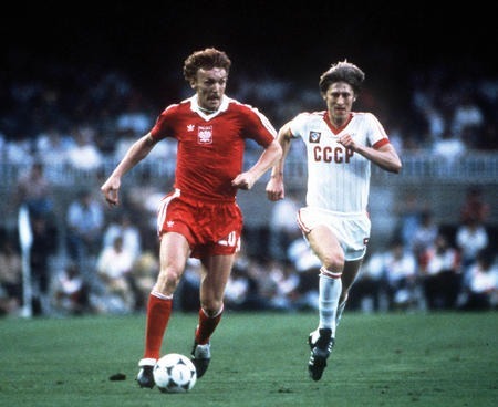 Quel pays termina à la troisième place de la coupe du monde 1982 .