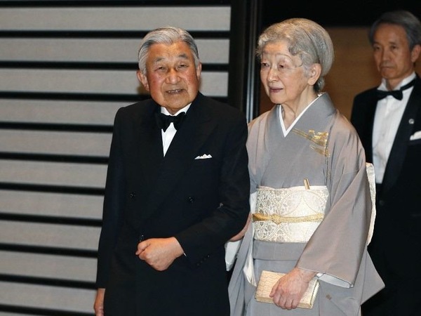 Quel empereur du Japon, intronisé en 1990, a abdiqué le 30 avril 2019 ?
