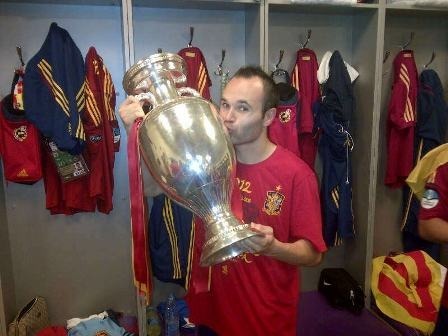 Lorsque la Roja remporte à nouveau l'Euro en 2012, c'est Andrés qui en est le capitaine.