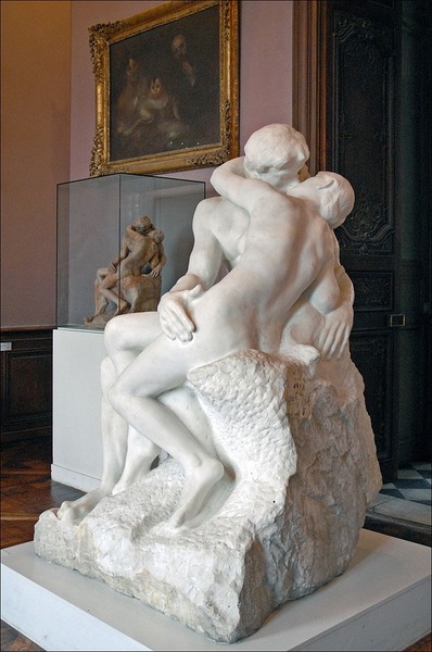 C'est une Sculpture pour un baiser culte de quel artiste ?