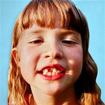 Quelle chanteuse a illustré son album avec cette photo d'elle enfant ?