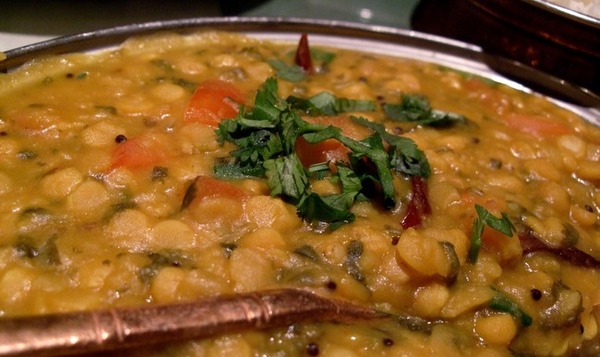 Quel est ce plat indien à base de lentilles cuites avec des épices et des légumes ?