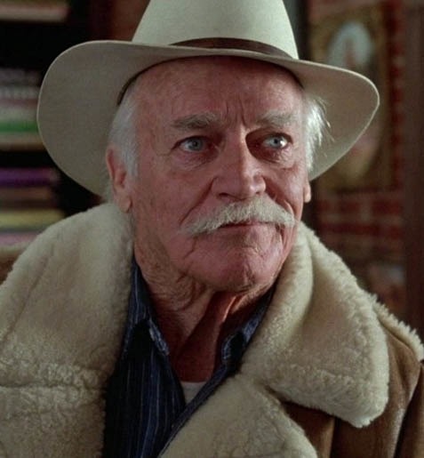 Dans le film de 1990, quel est le nom du Shériff qui est à la recherche de Paul ?