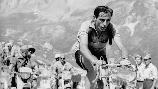 En mars 1957, Fausto Coppi est victime d'une chute lors du une fracture ...