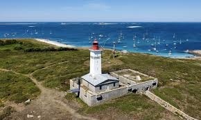 Dans quel département se trouve le phare de l'île de Penfret ?
