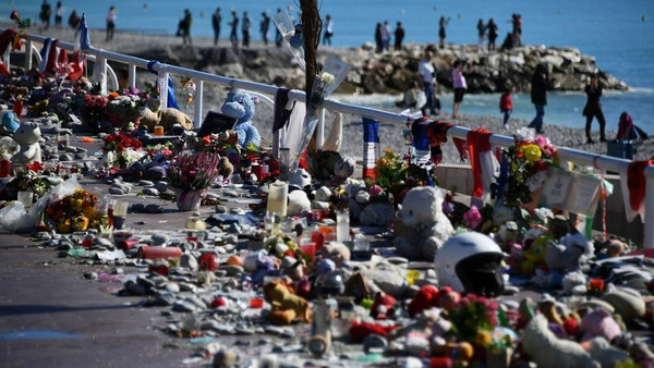 Le 14 juillet, quelle ville est victime d'un terrible attentat faisant 86 morts ?