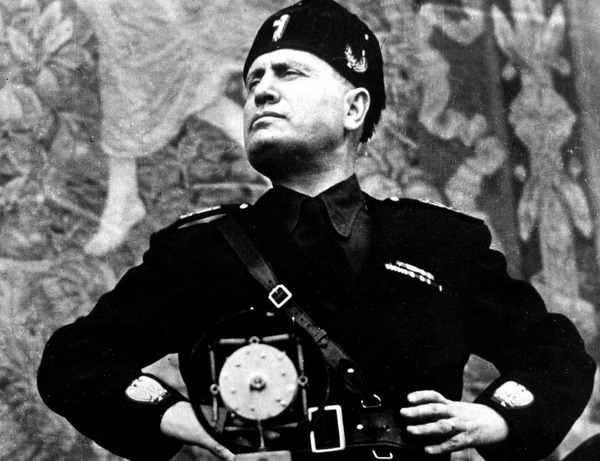 Qui est ce chef du gouvernement italien qui fondera le Fascisme et sera surnommé le Duce ?
