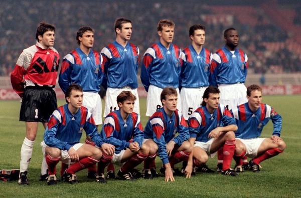 En 1992 lors des éliminatoires du Mondial 94, contre quelle équipe a-t-il vécu sa première sélection en Bleu ?