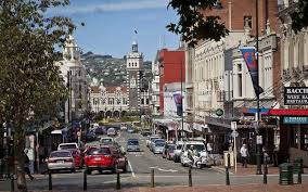A quel pays doit-on se diriger pour visiter la ville de Dunedin ?