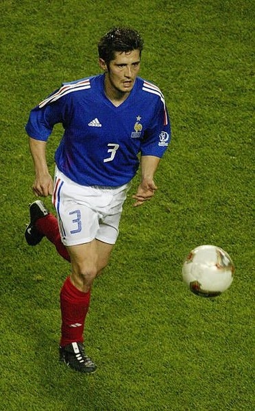 Il a participé au Mondial 2002 avec les Bleus.