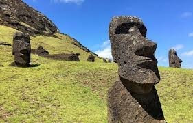 Vous connaissez surement les Moai de l'Île de Pâques mais savez-vous à quel pays appartient cette île ?
