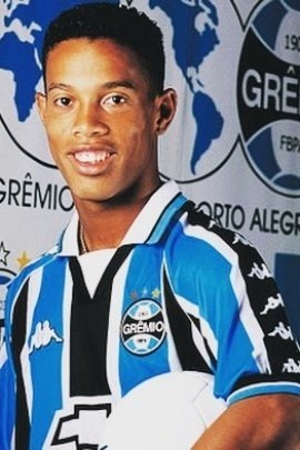 Ronnie effectue ses débuts professionnels au Grêmio.