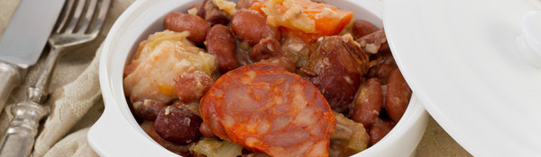 Quelle est cette spécialité à base de haricots et de viande de porc ?
