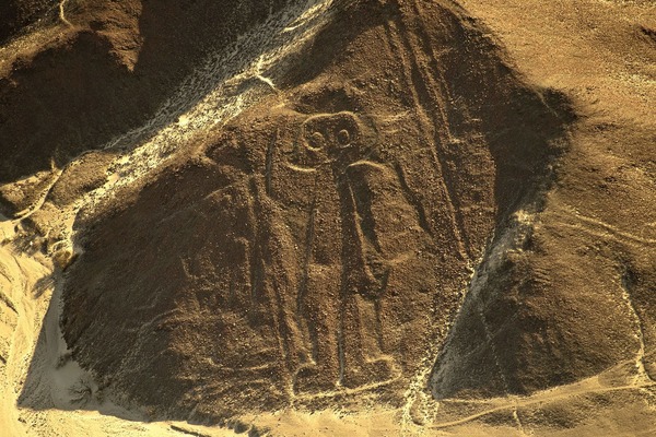 Pour quel mystère est connu le désert de Nazca ?