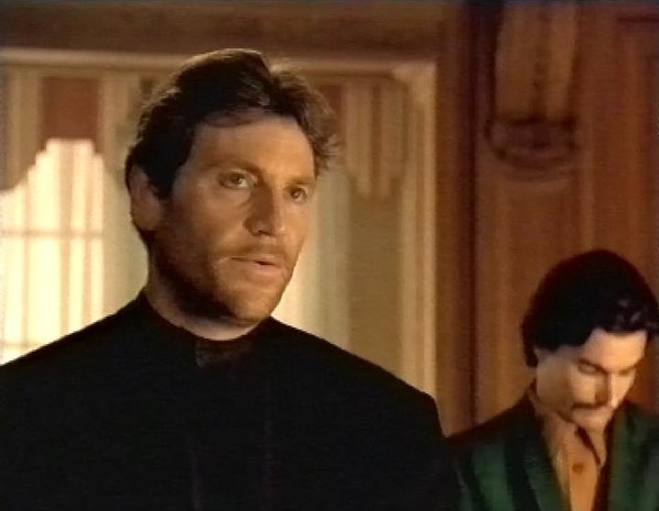 Dans quel film le français Tchéky Karyo tient-il le rôle du "méchant" ?