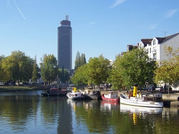 Quel gratte-ciel se trouve dans la ville de Nantes ?