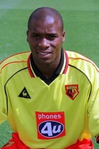 Footballeur belgo-congolais ayant joué pour le Zaïre mais il a grandi à Bruxelles, son fils est aussi footballeur ?