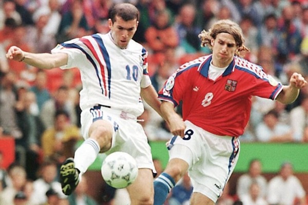 Quel joueur malheureux a manqué son tir au but face à la République Tchèque en demi-finale de l'Euro 96 ?