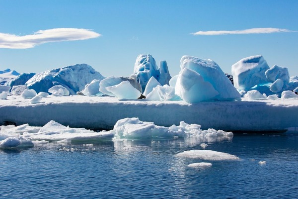 Situé autour du pôle Sud, comment est aussi parfois appelé l'Antarctique ?