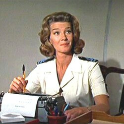 Qui est Miss Moneypenny pour James Bond ?