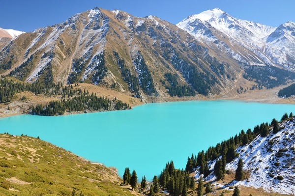 Numéro 1 de ce top : les montagnes dorées de l'Altaï. Combien de pays se partagent cette chaîne de montagnes, considérée comme la plus riche en biodiversité et la mieux préservée au monde ?