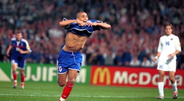 En finale de l'Euro 2000, il offre le titre aux Bleus en inscrivant un But en Or face à ......