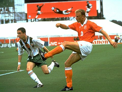 En 8èmes de finale de ce Mondial, les Orange éliminent les irlandais (2-0) grâce à un but de Dennis Begkamp et un un but de...