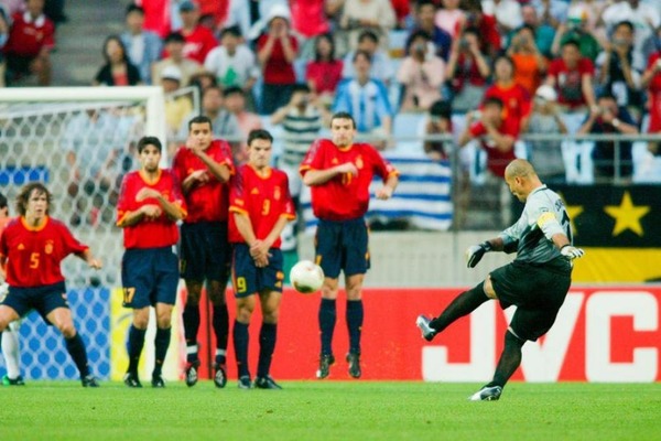 Ce gardien de but était spécialiste du coup-franc. José Luis Chilavert était international.....