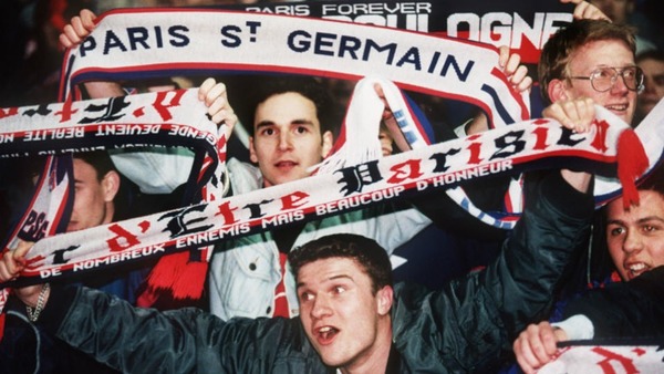 Quelle est la devise des supporters du PSG des années 90 ?
