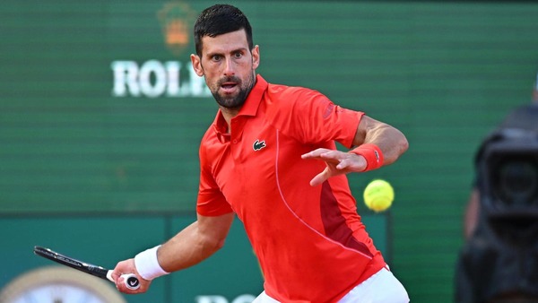 Quel joueur de tennis remporte Roland Garros en 2021 en simple messieurs face au grec Stefanos Tsitsipas ?