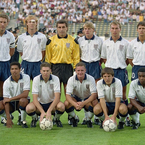 Qui était le capitaine anglais lors du Mondial 90 ?