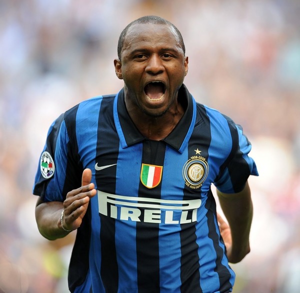 En 2006 il rejoint l'Inter Milan où il remporte le Championnat italien dès sa première saison.