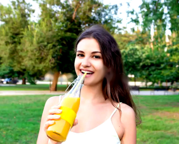 Quelle est cette marque de Soda contenant des extraits d'ananas, d'orange, de citron etc... dont raffolent les portugais ?