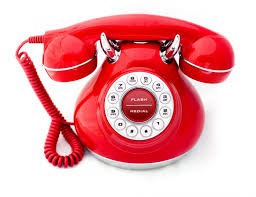 Quelle est la couleur de ce téléphone rouge ?