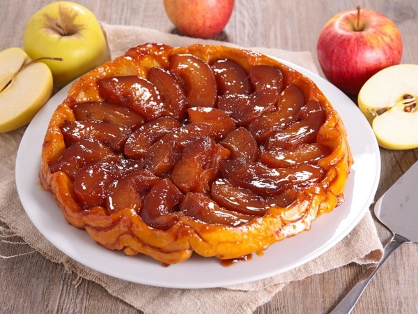 Dans quelle tarte aux pommes renversée les pommes sont-elles caramélisées ?