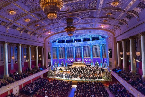 Dans quelle ville, l'orchestre philarmonique donne tous les ans le "Concert du Nouvel An", le 1er janvier, tradition instaurée sous le nazisme, qui depuis reverse une partie des gains à des oeuvres caritatives  ?