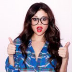 Selena porte-t-elle des lunettes ?