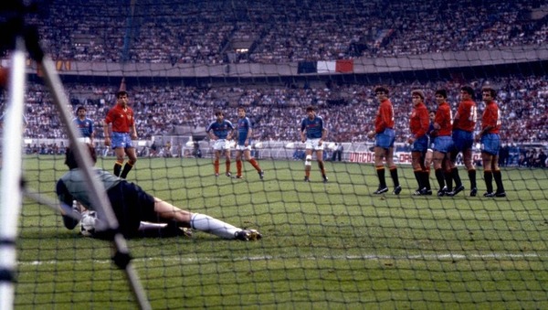 Lors du tout premier Euro en 1960, le match France - Yougoslavie s’est soldé sur un score fleuve, resté comme le match le plus prolifique de l’histoire de la compétition. Quel était le score final ?