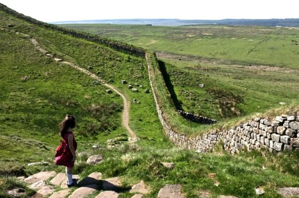 Quel empereur fit ériger un mur fortifié sur toute la largeur de l'Angleterre ?