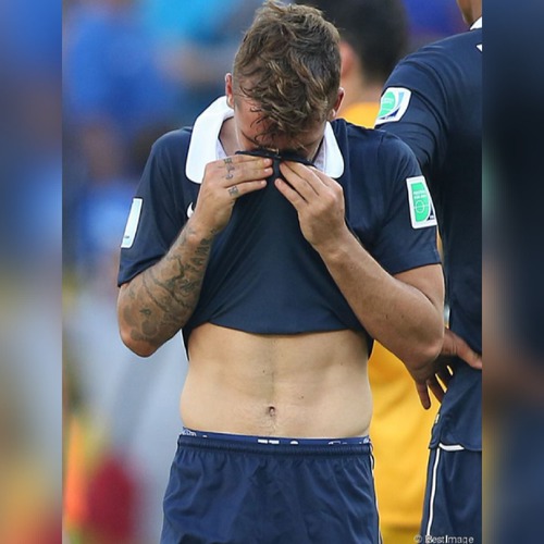 Après quelle défaite a-t-il pleuré au mondial 2014 ?