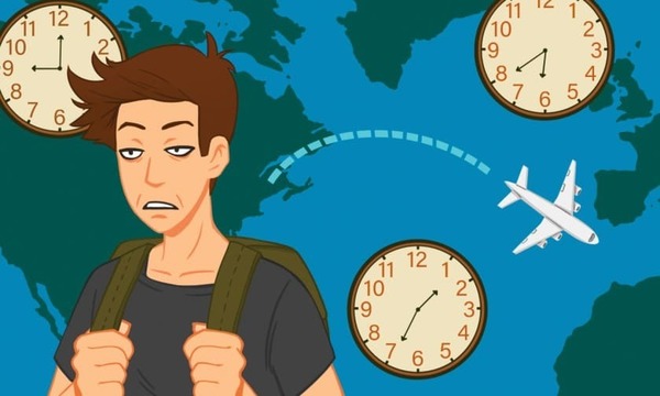 Le syndrome du décalage horaire ou arythmie circadienne est une condition physiologique qui résulte d'un voyage rapide à travers plusieurs fuseaux horaires, généralement en avion. Cela porte encore un autre nom. Lequel ?