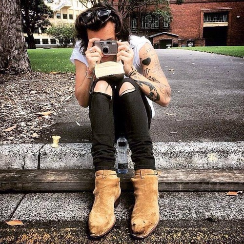Harry post this pic in ..