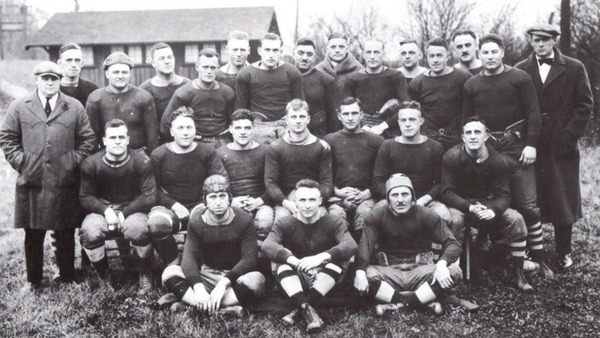 Franchise aujourd'hui disparue, mais première équipe Championne de NFL en 1920, c'est ?