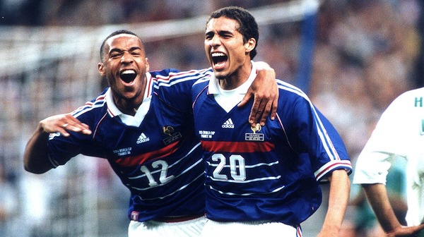 Thierry Henry et David Trézéguet sont nés la même année.