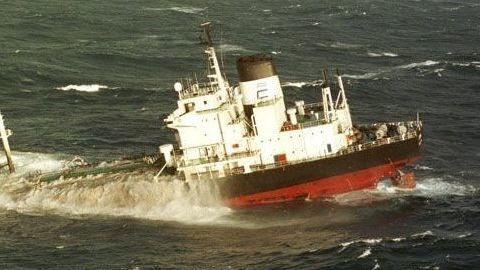 Quel est le nom du pétrolier maltais qui fit naufrage au large de la Bretagne en décembre 1999 ?