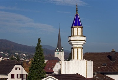 Quel pays a interdit la construction de minaret après un referendum en 2009 ?