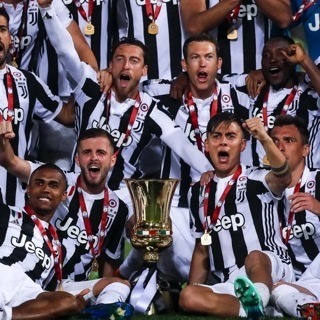 Quelle est la première couleur du maillot de la Juventus Turin ?