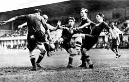 C'est en 1934 que la Roja dispute son premier match de Coupe du Monde et s'impose (3-1) contre...