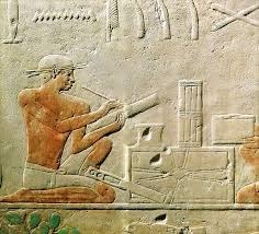 Les Égyptiens écrivaient sur les papyrus à l'aide de :