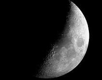 ¿Cómo se ve la Luna en cuarto creciente?